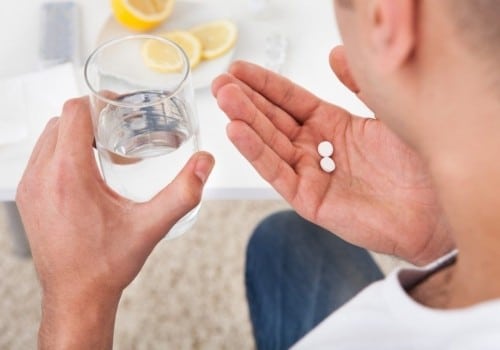 Минздрав указал на пагубное влияние приема антибиотиков при коронавирусе