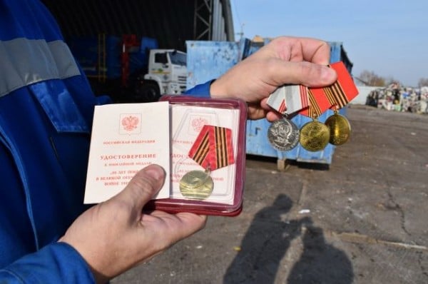 В Омской области при сортировке отходов нашли награды ветерана