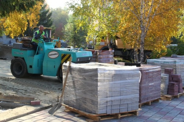 В Омске преображают территорию возле Дома Дружбы