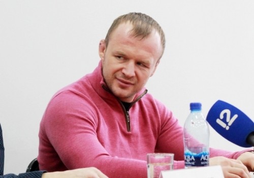 Бойцу Шлеменко стыдно за то, что он вылил бутылку пива на голову пьяной девушке