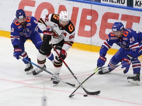 Хет-трик Эмиля Галимова принёс СКА победу над "Авангардом"