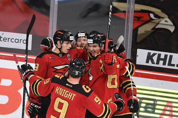 «Авангард» отказался от дальних бросков в большинстве и забивает почти в каждом матче. Идею принес новый помощник Хартли