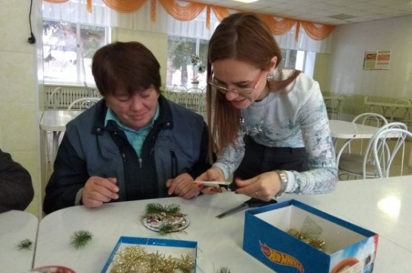 Частушки, собаки и фото на память. Волонтёр - о работе в доме престарелых