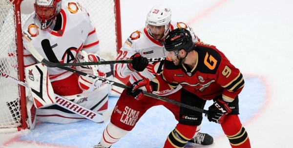 "Авангард" забросил шесть шайб "Автомобилисту"