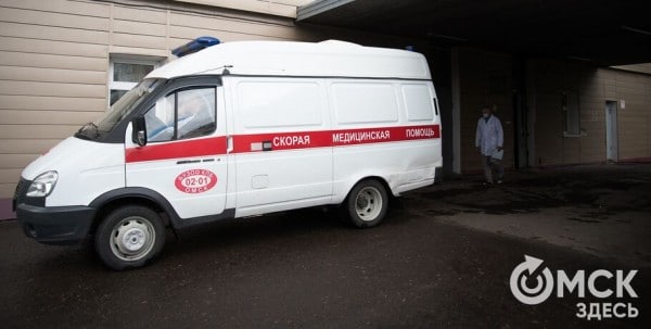 Неотложка будет возить омичей в частную клинику