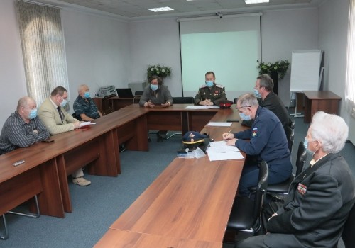 Выпускники Омского кадетского корпуса не верят в аварийность учебного заведения