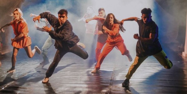 Дизайнерская одежда омички попала на обложку французского журнала