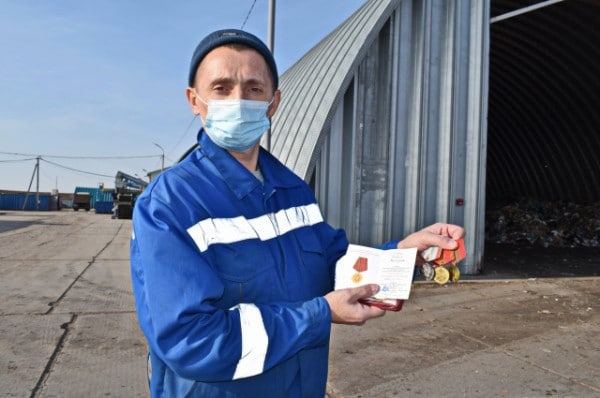 В Омской области при сортировке отходов нашли награды ветерана