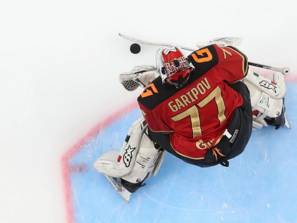 «Не раз слышал фразу: «Ты вратарь? Тогда все понятно». Поговорили с Эмилем Гариповым