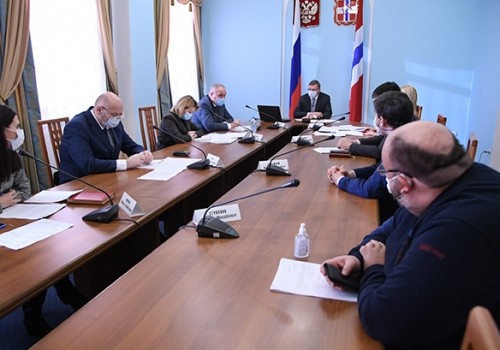 Бурков — Солдатовой: «Милые дамы, вы на землю спуститесь. С народом пообщайтесь и вам расскажут. Или почитайте мои социальные сети»