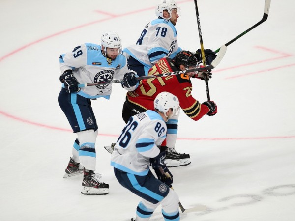 
        «Авангард» готовится к встрече с новосибирской «Сибирью»
      