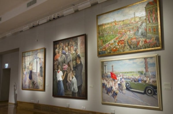 «Рабочий и колхозница». Художественный канон соцреализма прибыл в Омск