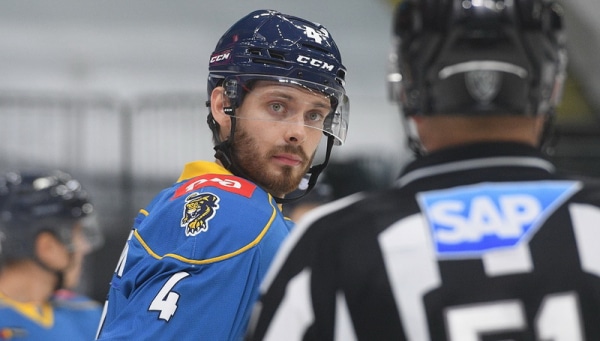 Егор Чинахов признан лучшим новичком октября КХЛ