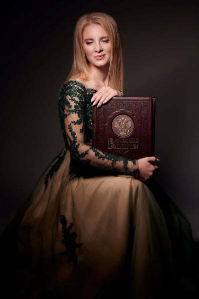 Омичка Юлия Ефремова победила в Национальной премии «Семейная реликвия»