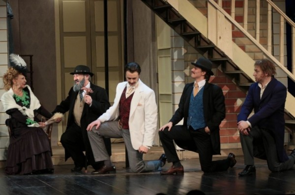 «БеЗприданница». Паратов всё продаёт «Ласточку», а Лариса выходит замуж «БеЗприданница». Паратов всё продаёт «Ласточку», а Лариса выходит замуж