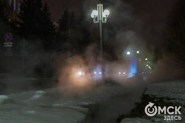 Дорога у Соборной площади заполнилась паром из-за прорыва трубы