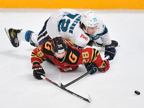 Побеждаем благодаря дублю Толчинского! Как «Авангард» был сильнее «Сочи»
Побеждаем благодаря дублю Толчинского! Как «Авангард» был сильнее «Сочи»