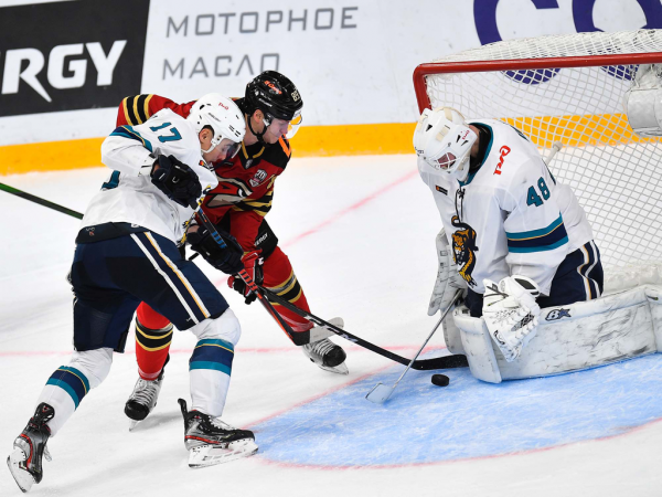 Побеждаем благодаря дублю Толчинского! Как «Авангард» был сильнее «Сочи»
Побеждаем благодаря дублю Толчинского! Как «Авангард» был сильнее «Сочи»