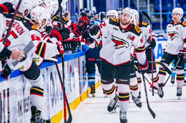 "Авангард" в четвёртый раз подряд выиграл у "Сибири"