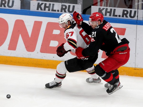 Омский "Авангард" потерпел третье поражение подряд