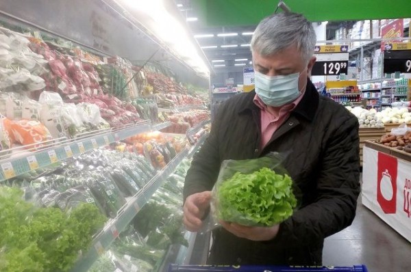 В Омске подорожали маски, детское питание и сезонные овощи