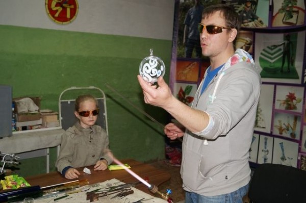 Насколько хрупкой может быть красота? Стеклодув - о вымирающей профессии Насколько хрупкой может быть красота? Стеклодув - о вымирающей профессии