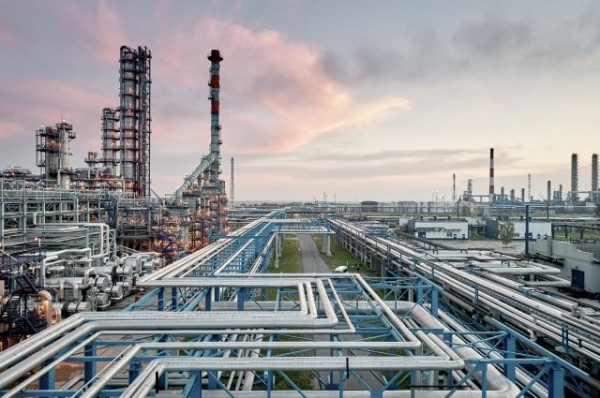 Омский НПЗ завершил монтаж оборудования инновационных сооружений «Биосфера»