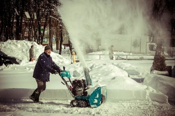 В Омске снижают нагрузку на минздрав при помощи уборки снега