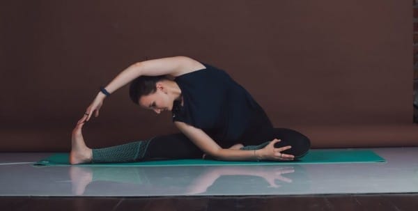 Инструктор по хатха-йоге рассказала, как офисным сотрудникам сохранить здоровье