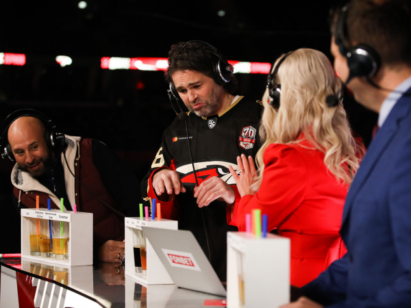 Яромир Ягр в «Авангарде» | Пресс-конференция на юбилейном матче (ВИДЕО)
Яромир Ягр в «Авангарде» | Пресс-конференция на юбилейном матче (ВИДЕО)