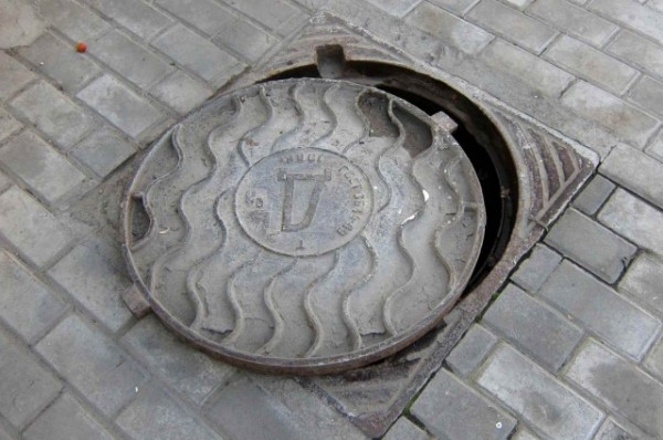 «Росводоканал Омск» призывает горожан сообщать об открытых колодцах «Росводоканал Омск» призывает горожан сообщать об открытых колодцах