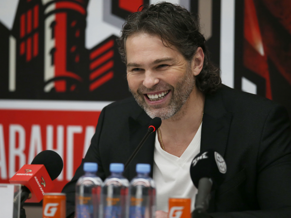 Яромир Ягр в «Авангарде» | Пресс-конференция на юбилейном матче (ВИДЕО)
Яромир Ягр в «Авангарде» | Пресс-конференция на юбилейном матче (ВИДЕО)