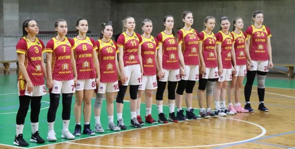 "Нефтяник" продлил победную серию до пяти игр "Нефтяник" продлил победную серию до пяти игр