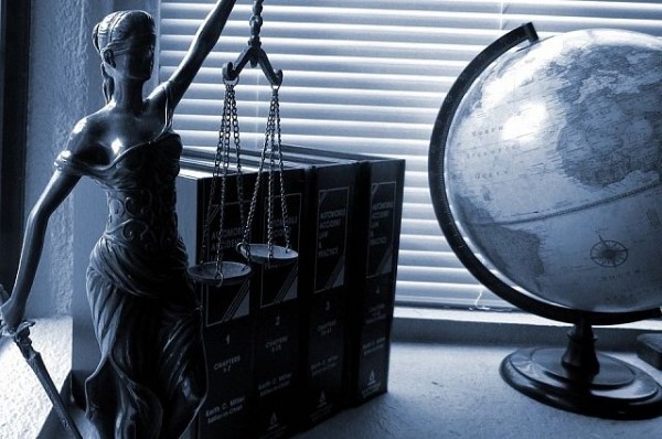 Экс-ректор омского вуза Волох, присвоивший 4 миллиона, работает юристом