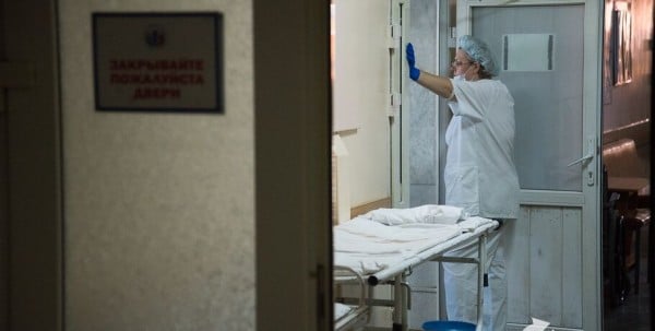 Число новых пациентов с COVID-19 немного снизилось