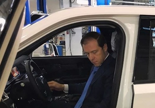 Визит в Омск министра промышленности и торговли РФ Дениса Мантурова снова откладывается