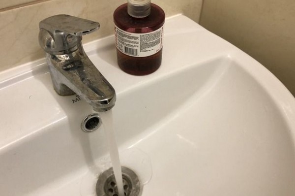 В первый день зимы в трёх районах Омска отключат холодную воду