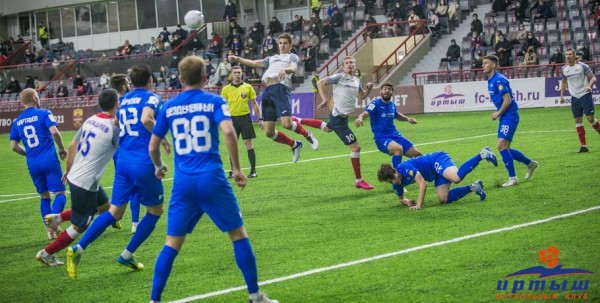 Омский "Иртыш" упустил победу в домашней встрече с "Чайкой"