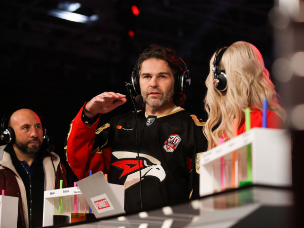 Яромир Ягр в «Авангарде» | Пресс-конференция на юбилейном матче (ВИДЕО)
Яромир Ягр в «Авангарде» | Пресс-конференция на юбилейном матче (ВИДЕО)