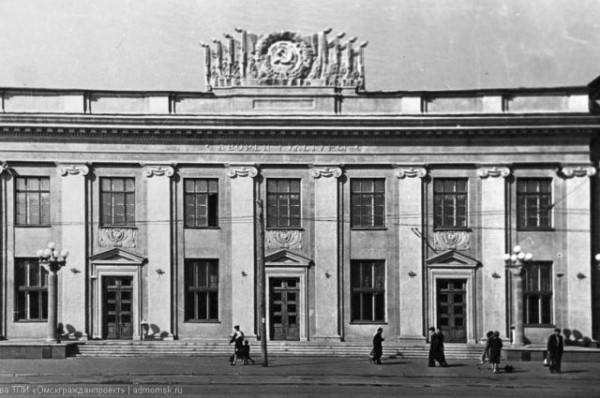 Помещения первого в Омске Дворца культуры подготовили для продажи