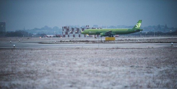 Новогодние перелёты в Москву и Петербург подешевели на треть