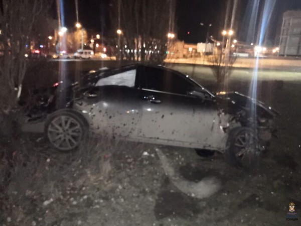 В Омске молодой мужчина погиб в автокатастрофе
