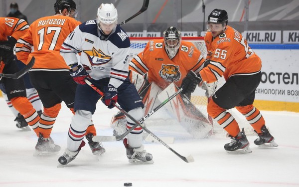 С. Светлов: на Востоке шесть лидеров, на две оставшиеся путевки в плей-офф будут претендовать другие шесть команд