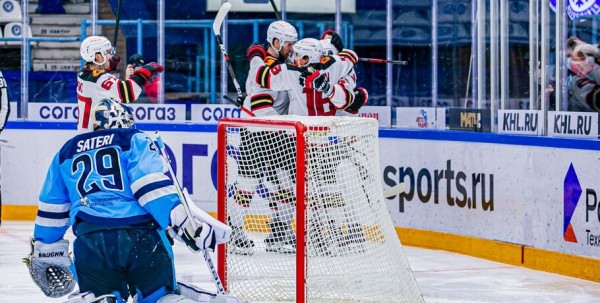 "Авангард" в четвёртый раз подряд выиграл у "Сибири"