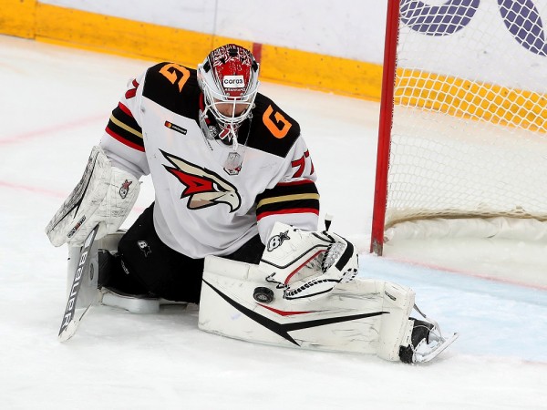 Омский "Авангард" потерпел третье поражение подряд