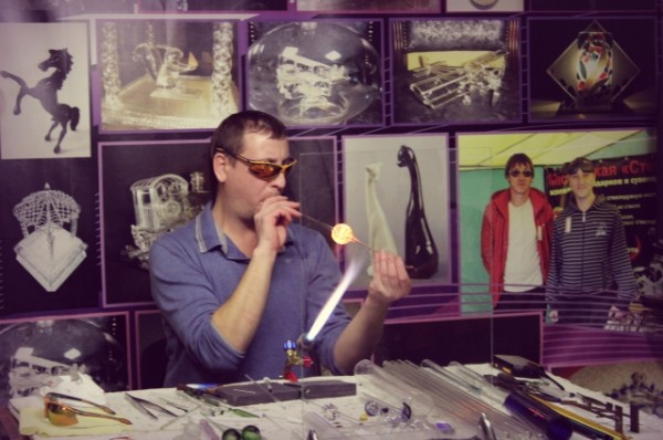 Насколько хрупкой может быть красота? Стеклодув - о вымирающей профессии Насколько хрупкой может быть красота? Стеклодув - о вымирающей профессии