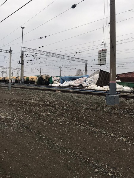 На станции Татарская Новосибирской области с рельсов сошёл грузовой поезд На станции Татарская Новосибирской области с рельсов сошёл грузовой поезд