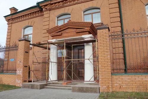 Омским краеведам не&nbsp;понравилось, как отреставрировали портик здания епархии