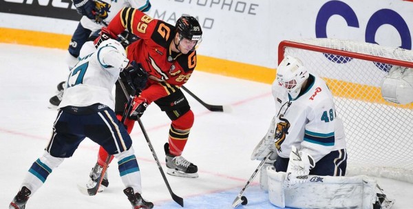 "Авангард" возобновил чемпионат победой над ХК "Сочи"