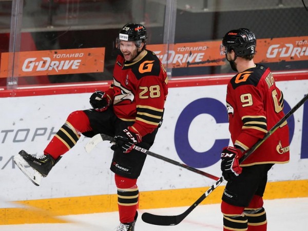 
        С. Толчинский: Хартли просит всех играть правильно, на команду
      